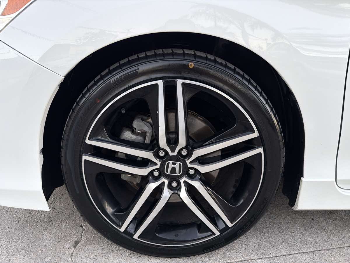 Honda Accord photo 29