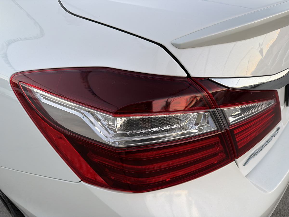 Honda Accord photo 30