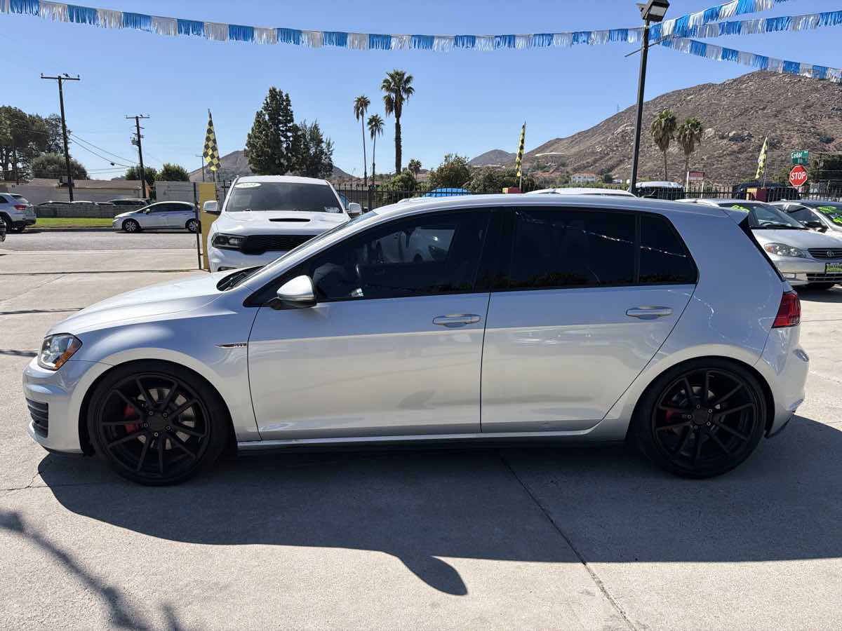 Volkswagen Golf GTI photo 2