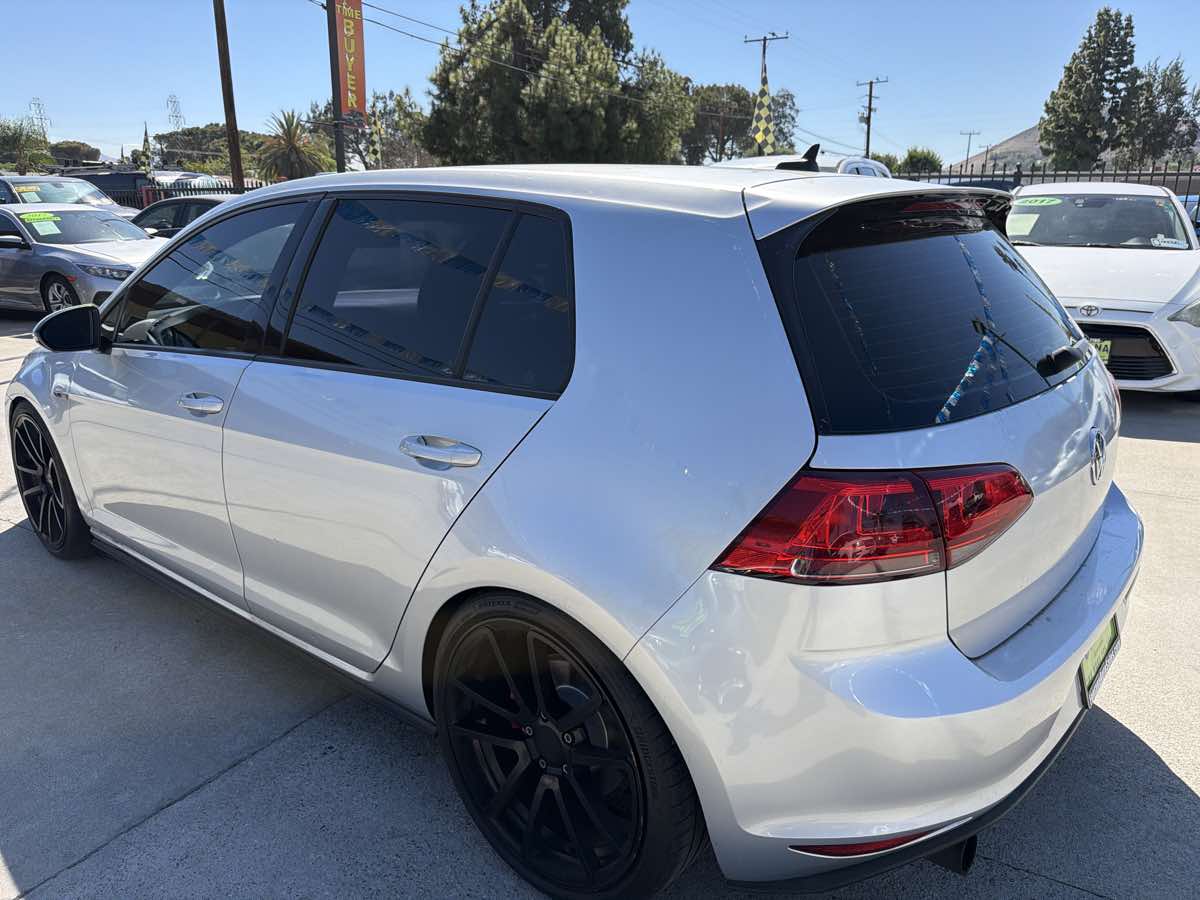 Volkswagen Golf GTI photo 3