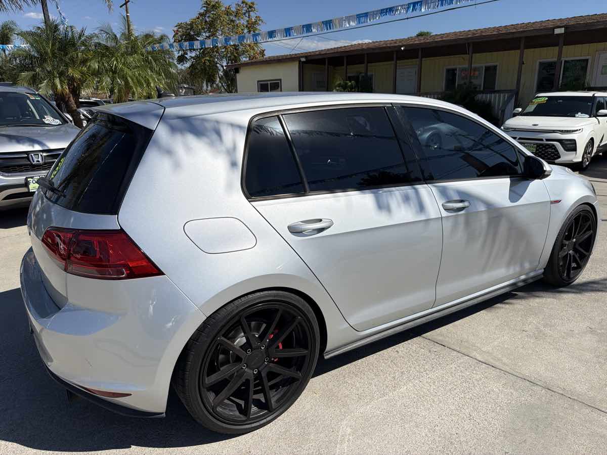 Volkswagen Golf GTI photo 5