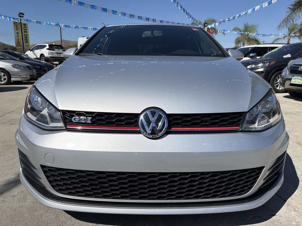 Volkswagen Golf GTI photo 8