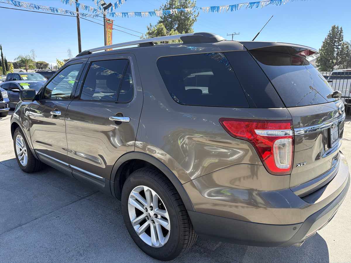 Ford Explorer photo 3