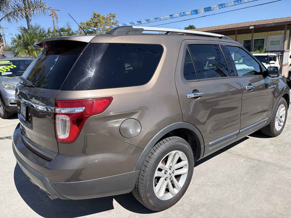 Ford Explorer photo 4