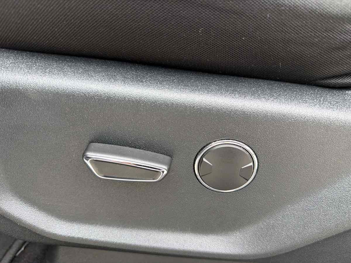 Ford Expedition photo 10