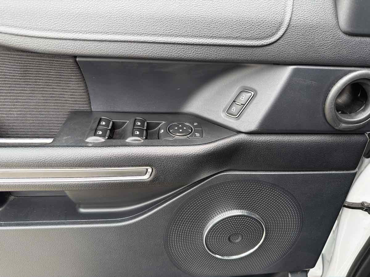 Ford Expedition photo 11