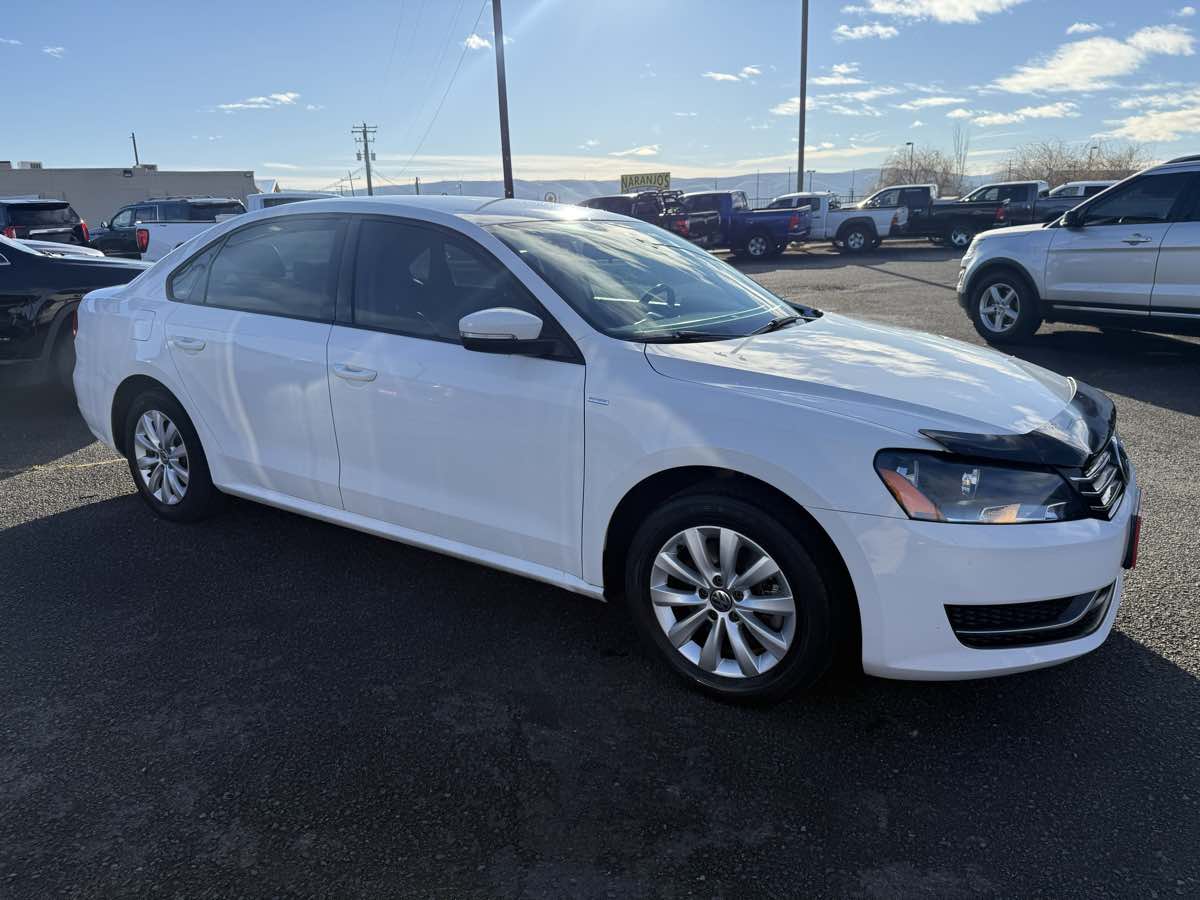 2014 Volkswagen Passat Wolfsburg Ed