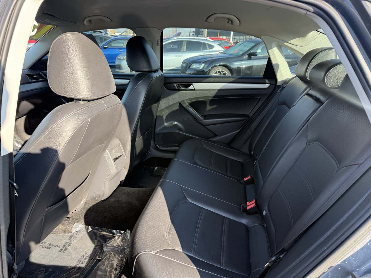 2014 Volkswagen Passat Wolfsbug Edition - Photo 12