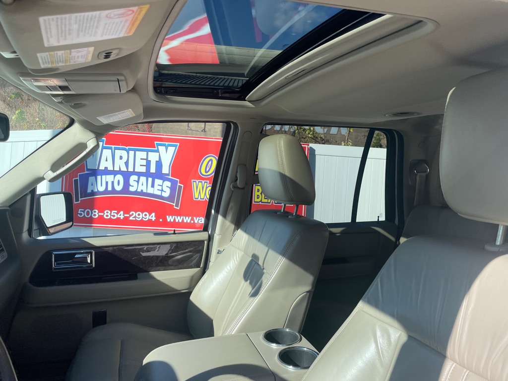 Sold 2015 Lincoln Navigator L in Worcester