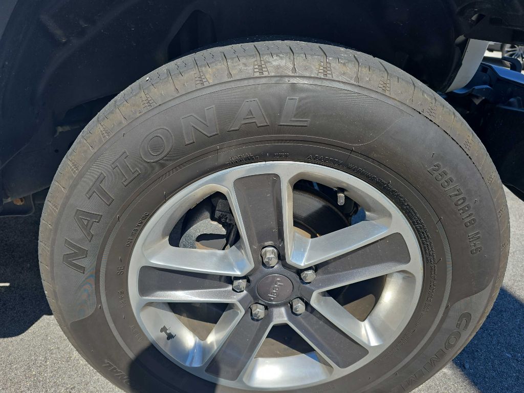 2019 Jeep Wrangler Unlimited Sahara photo 5