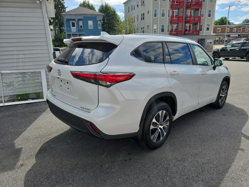 2023 Toyota Highlander XLE photo 4