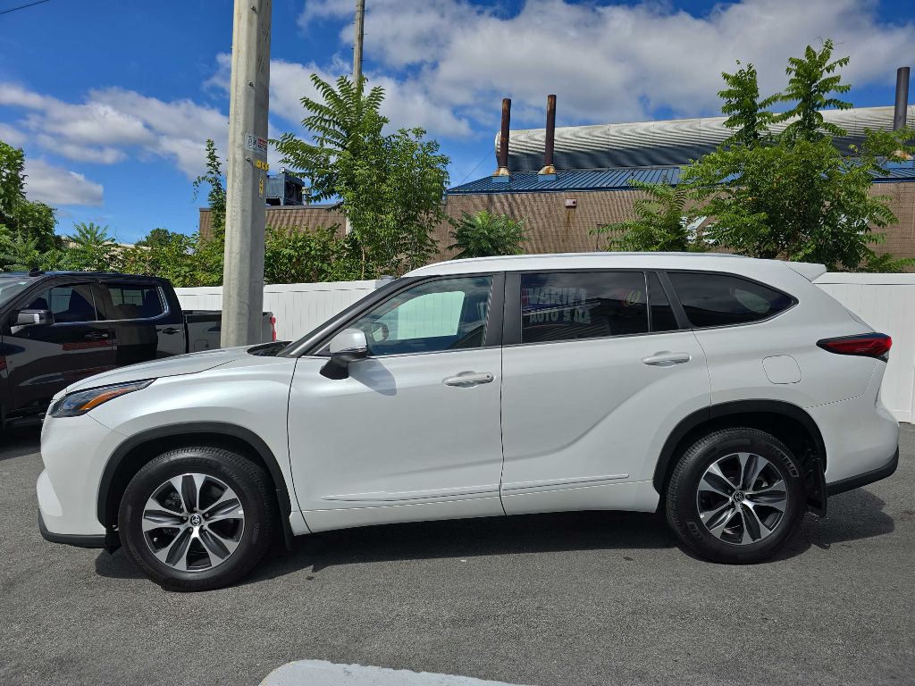 2023 Toyota Highlander XLE photo 7