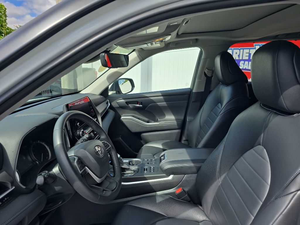 2023 Toyota Highlander XLE photo 9