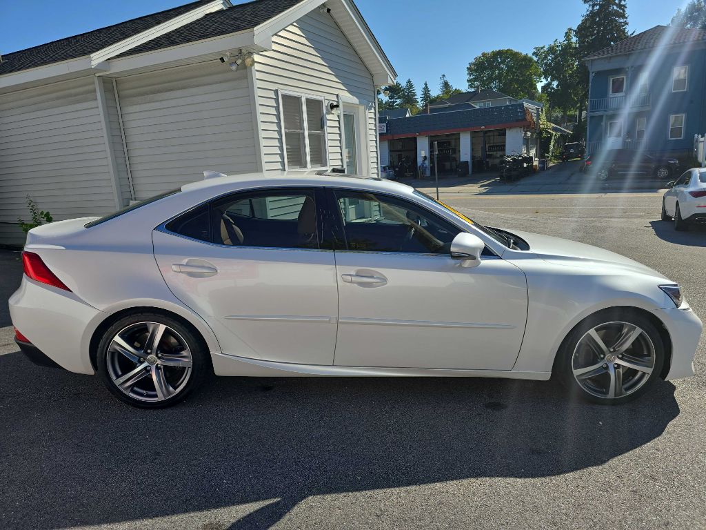 2018 Lexus IS 300 photo 4