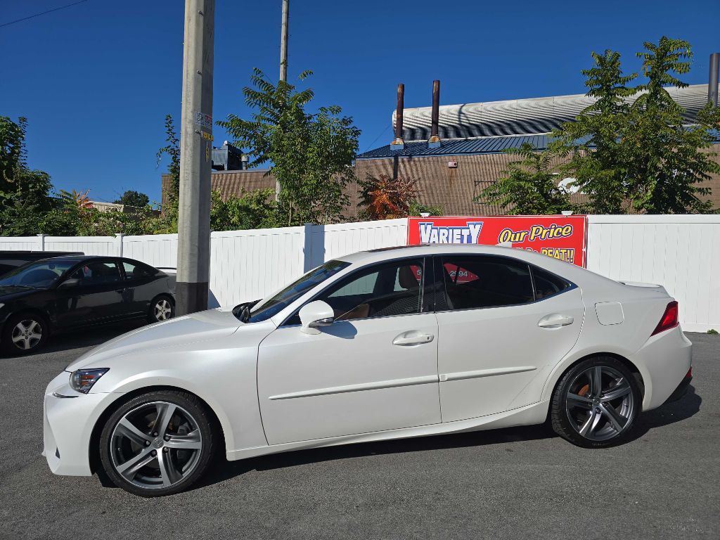 2018 Lexus IS 300 photo 10