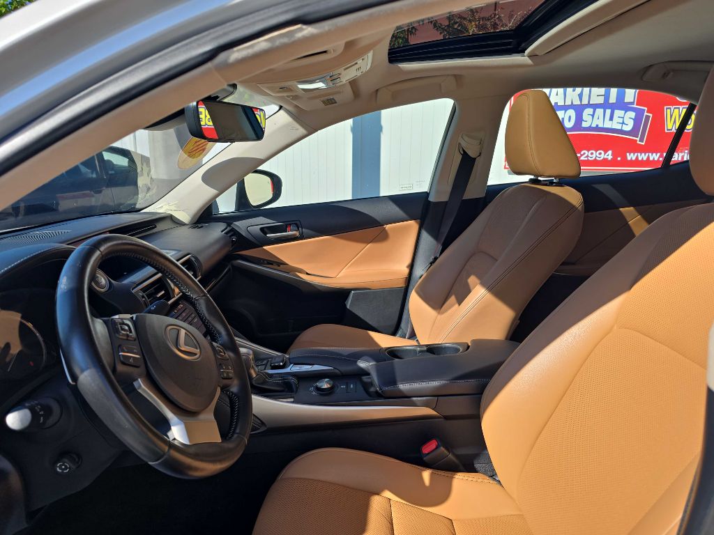 2018 Lexus IS 300 photo 12