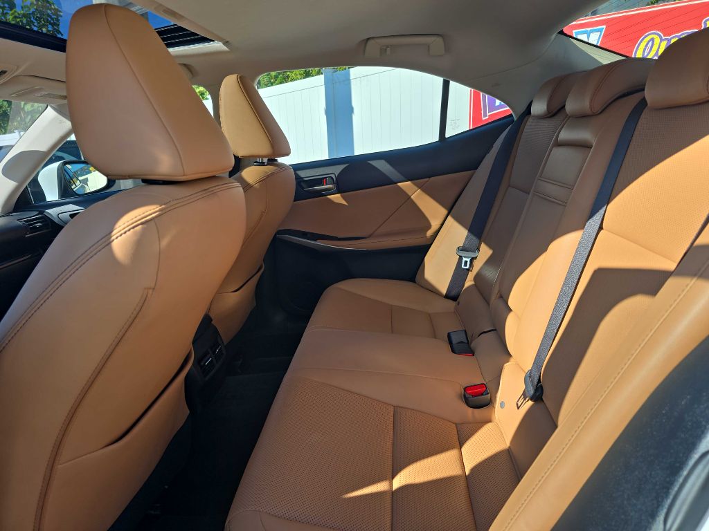 2018 Lexus IS 300 photo 13