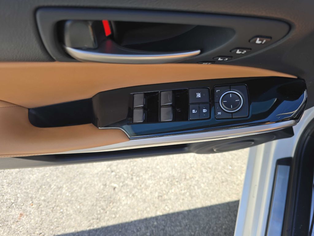 2018 Lexus IS 300 photo 14