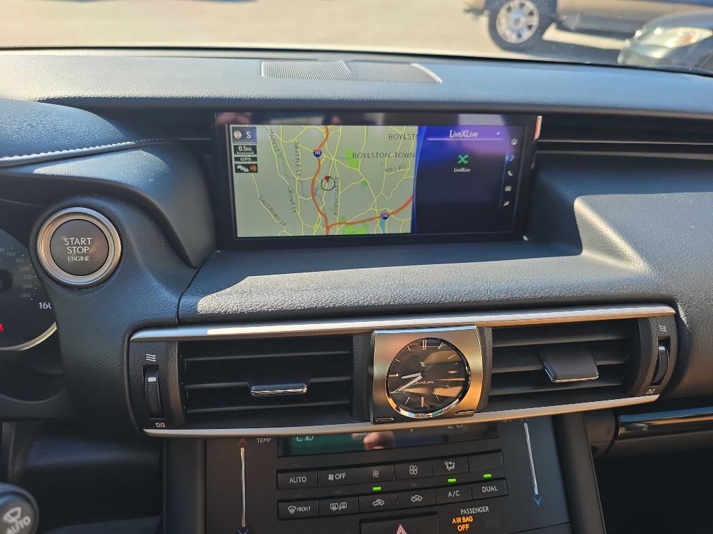 2018 Lexus IS 300 photo 16
