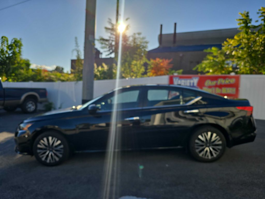 2024 Nissan Altima 2.5 SV photo 8