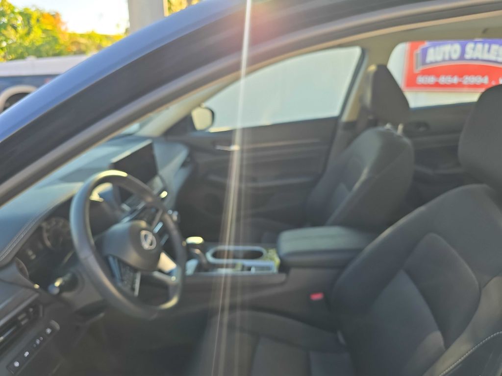 2024 Nissan Altima 2.5 SV photo 11