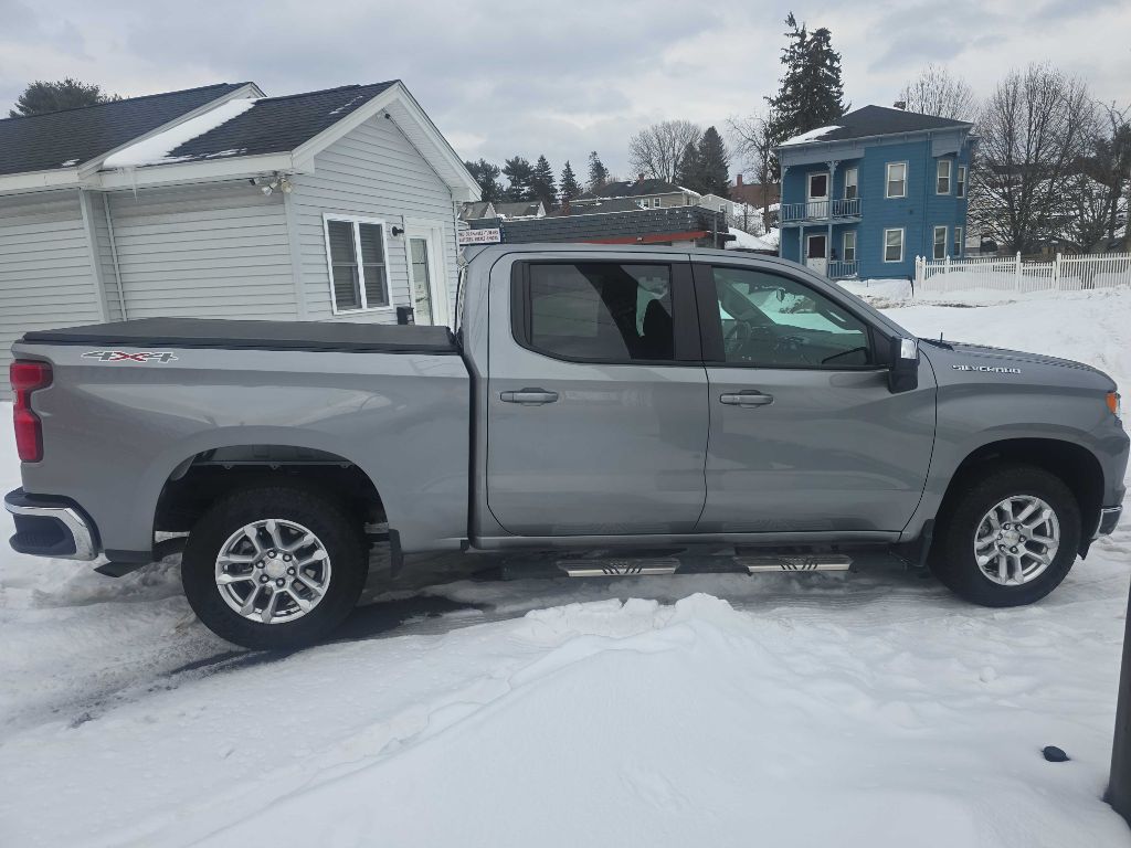 2023 Chevrolet Silverado 1500 LT - Photo 3