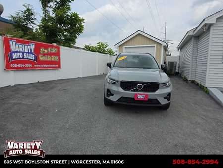 2024 Volvo XC40 Plus Dark Theme