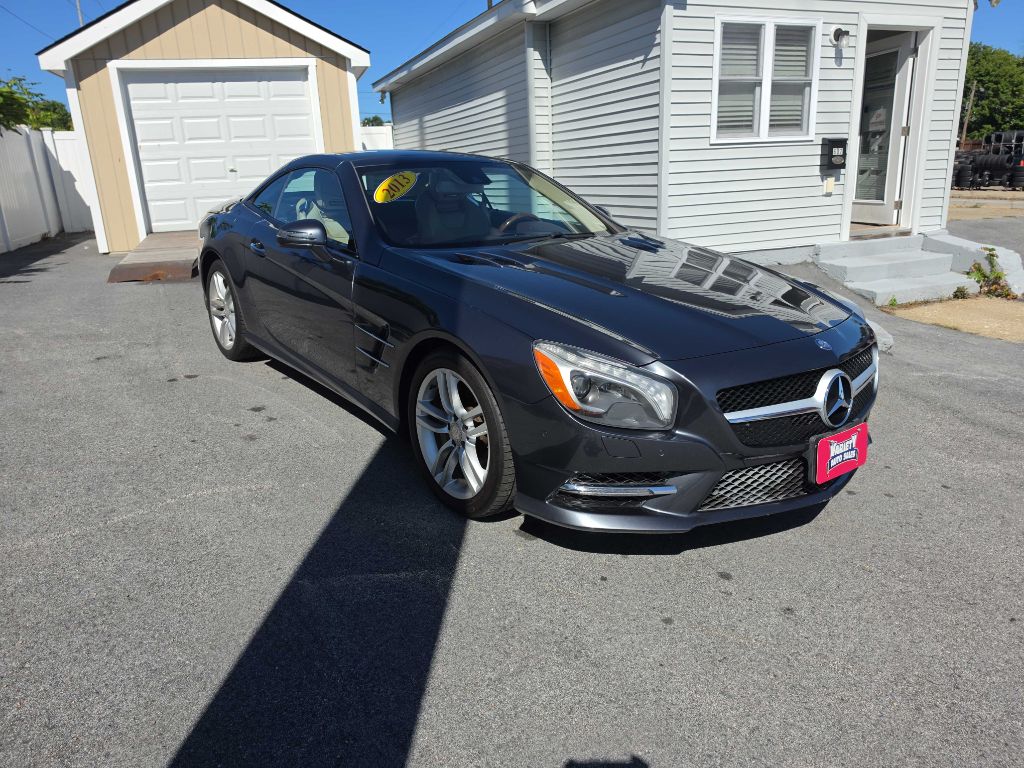 Photo 2 of this Mercedes-Benz SL 550