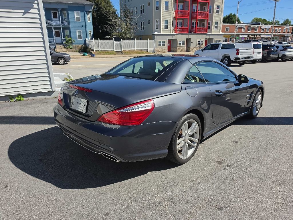 Photo 6 of this Mercedes-Benz SL 550