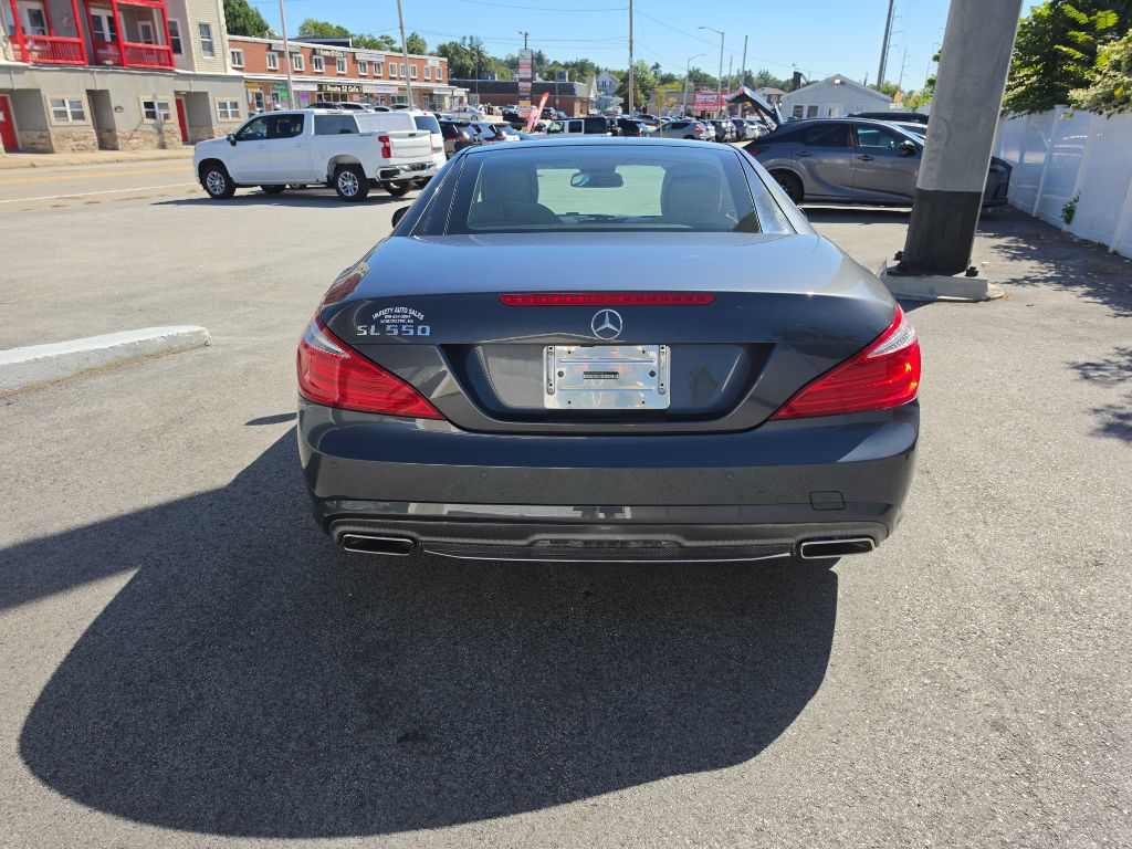 Photo 7 of this Mercedes-Benz SL 550