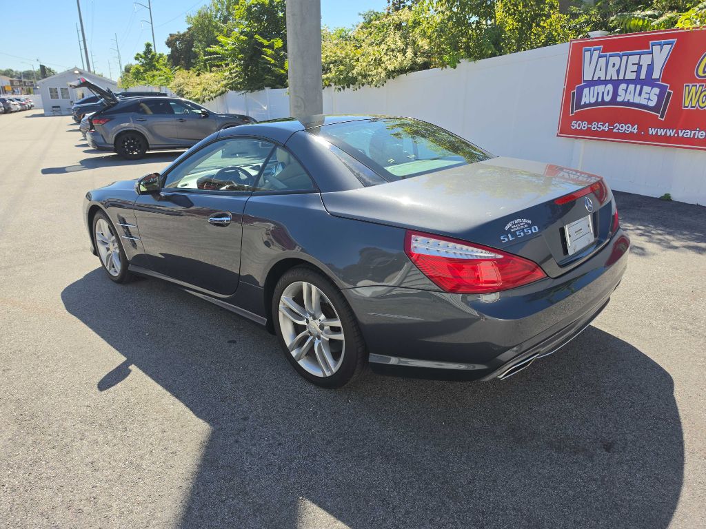 Photo 10 of this Mercedes-Benz SL 550
