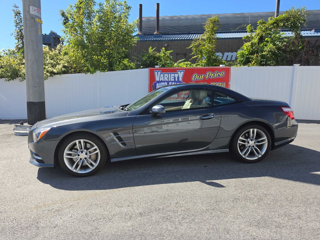 Photo 11 of this Mercedes-Benz SL 550
