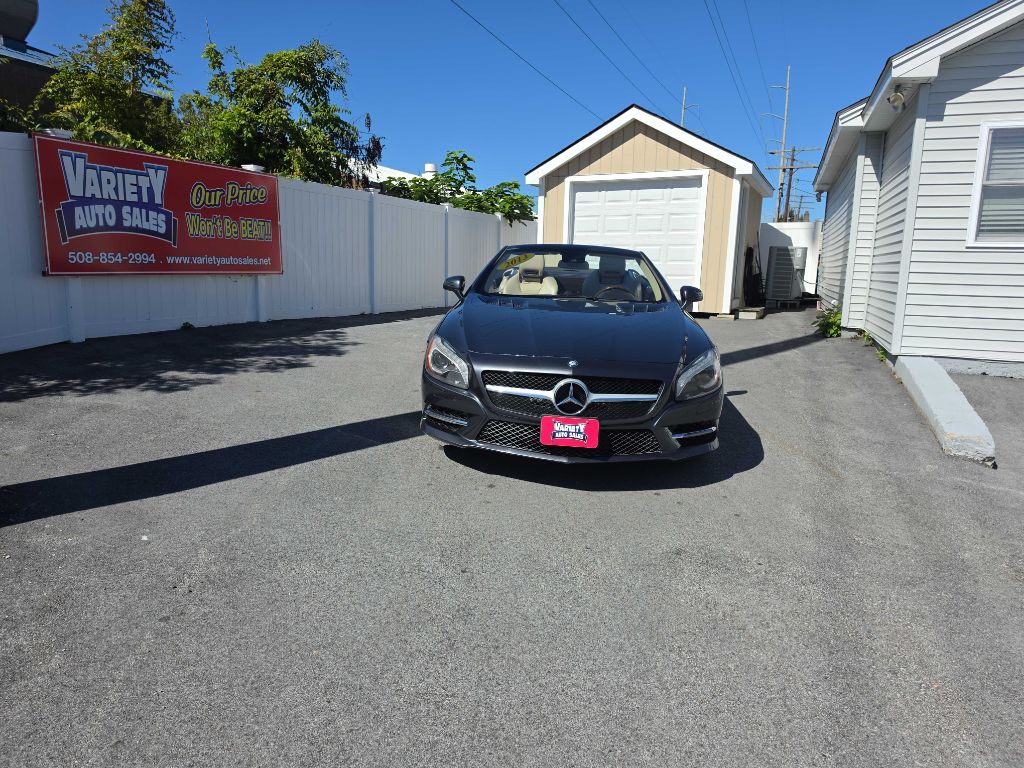 Photo 14 of this Mercedes-Benz SL 550