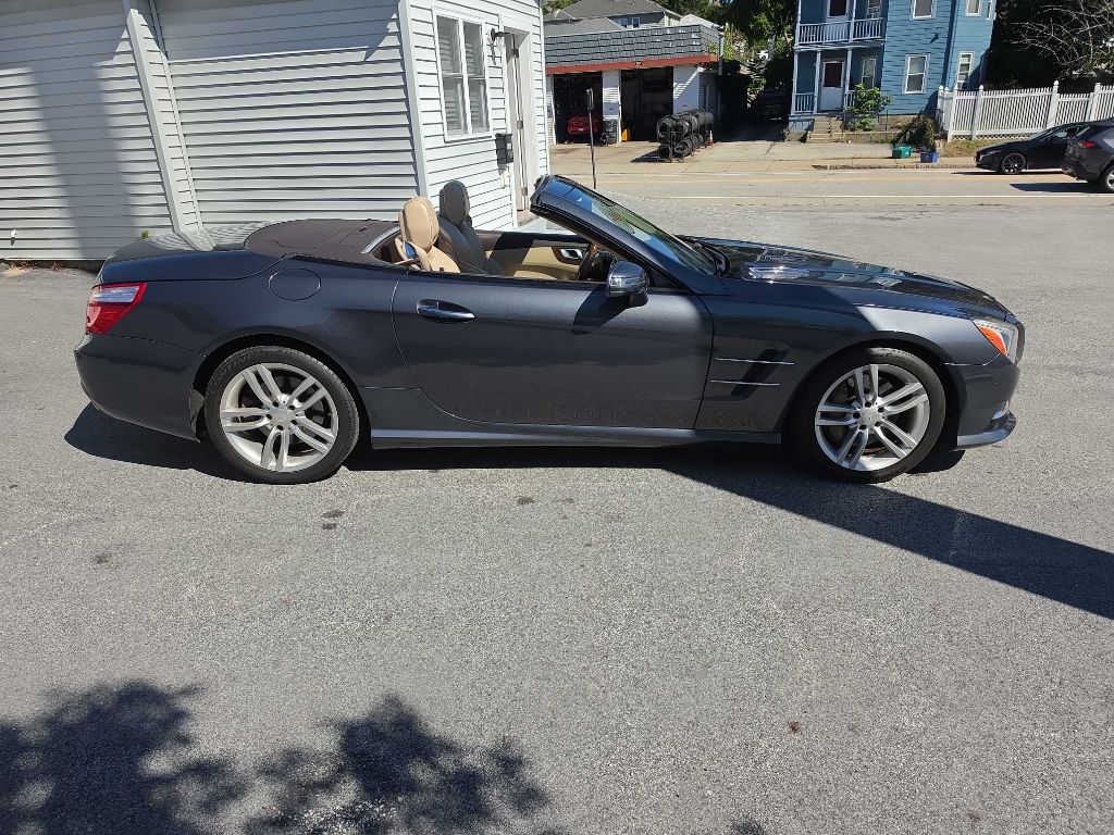 Photo 16 of this Mercedes-Benz SL 550