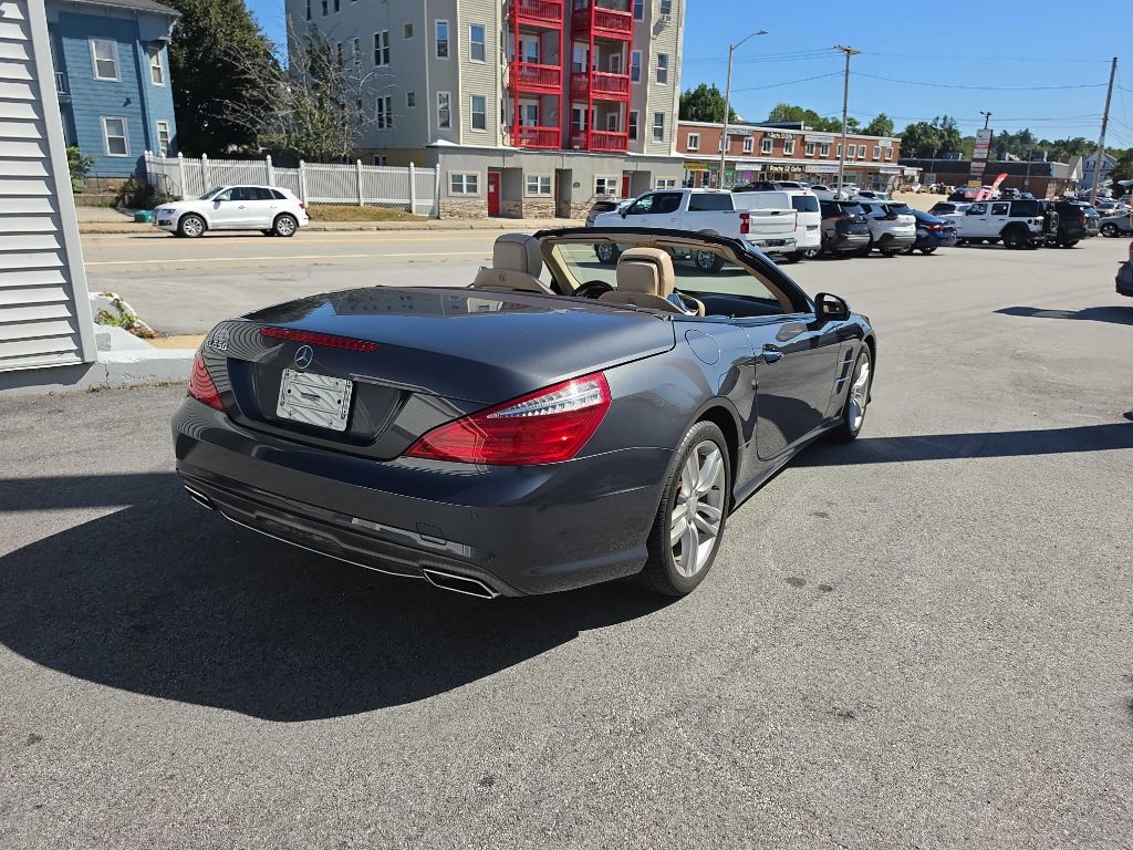 Photo 17 of this Mercedes-Benz SL 550