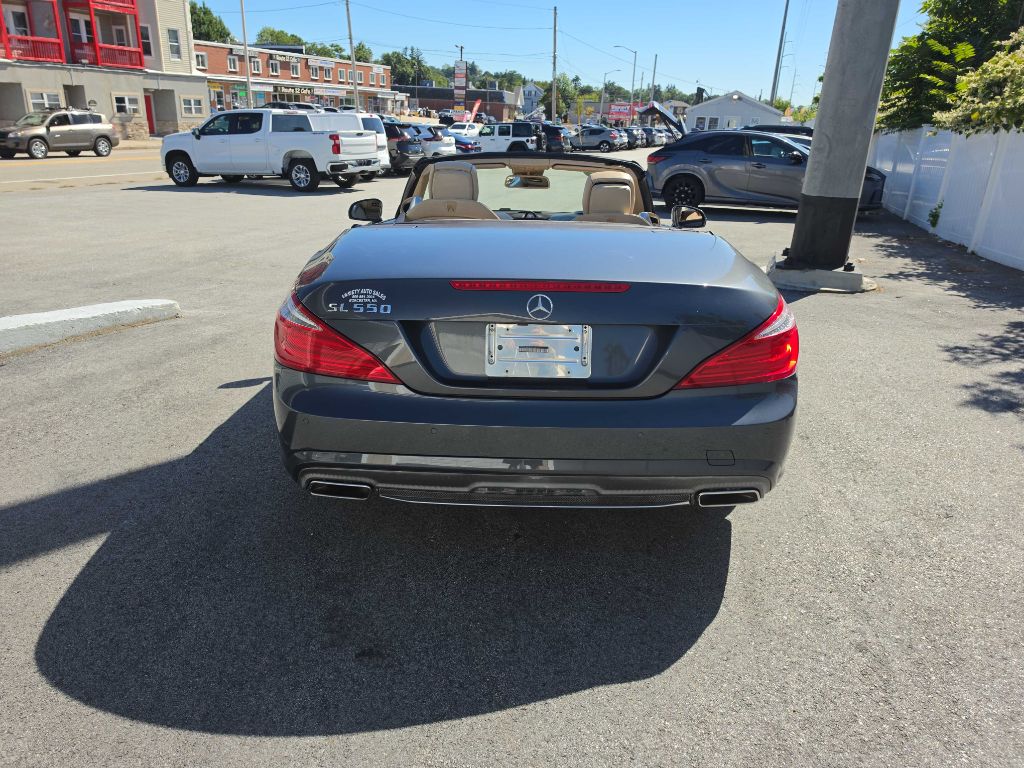 Photo 18 of this Mercedes-Benz SL 550