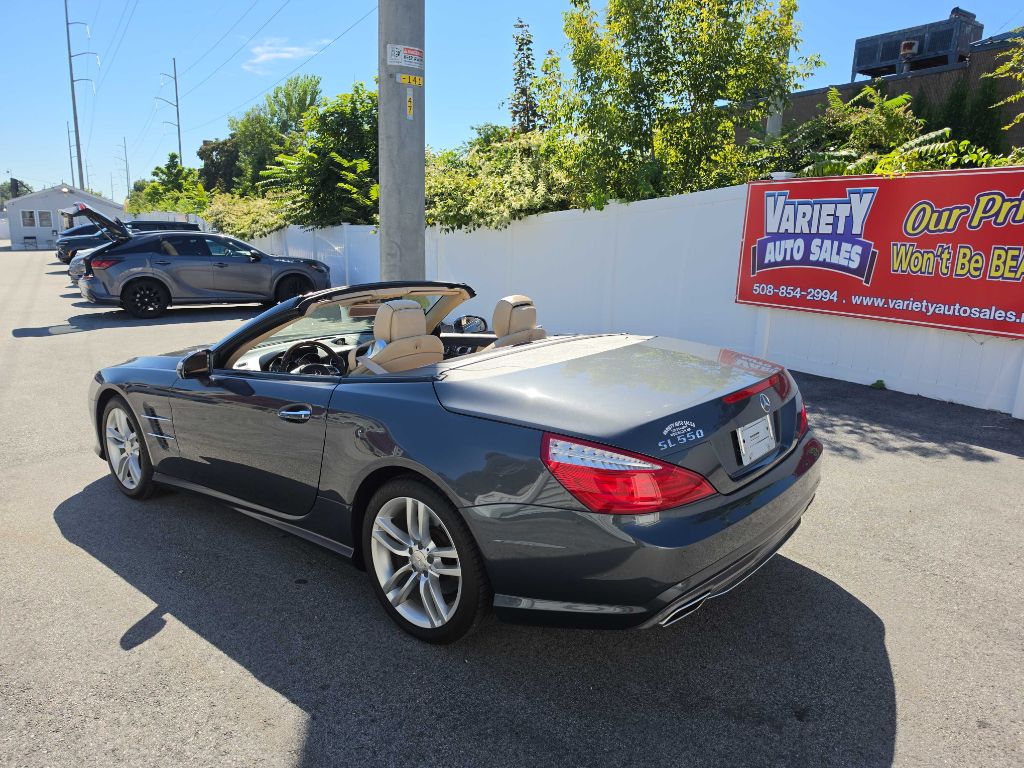 Photo 19 of this Mercedes-Benz SL 550