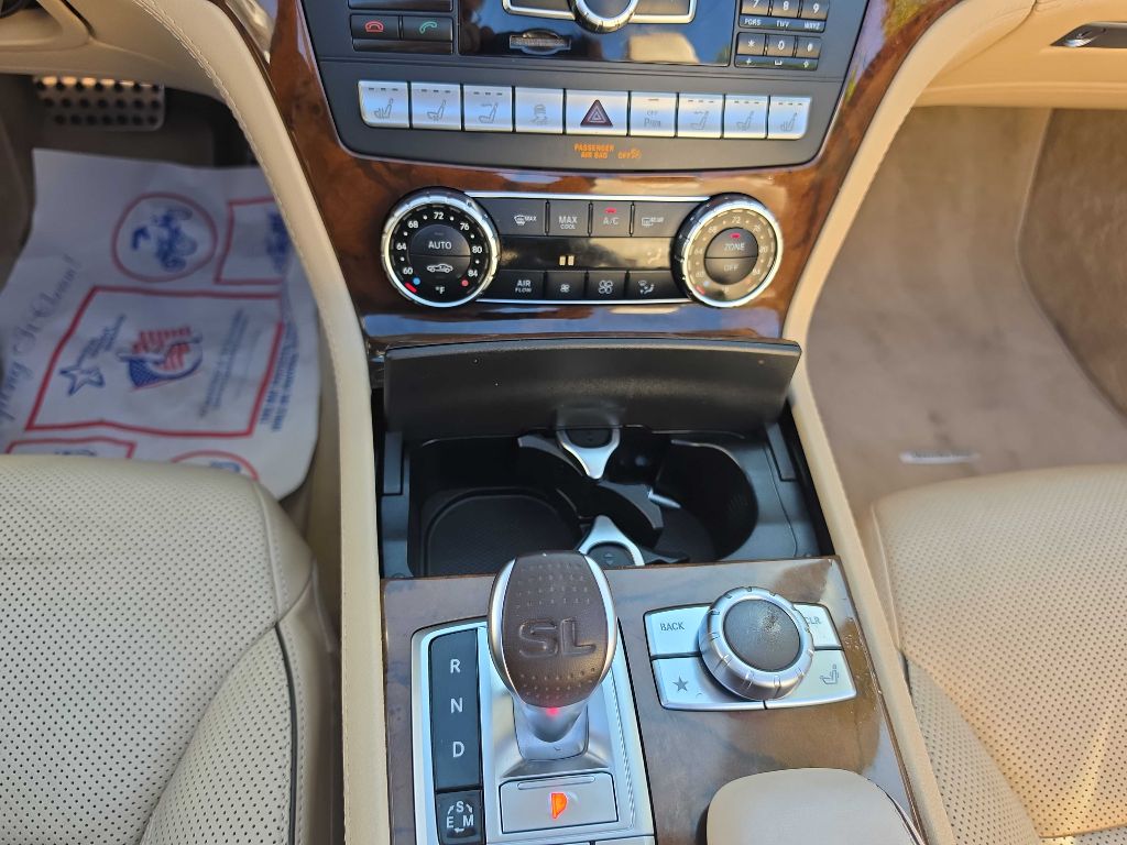Photo 27 of this Mercedes-Benz SL 550