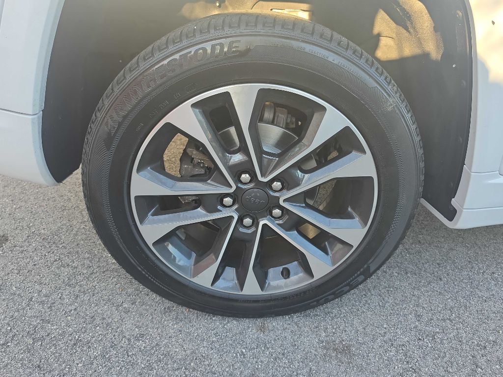 Jeep Grand Cherokee photo 4