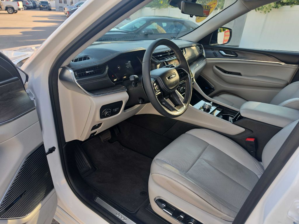 Jeep Grand Cherokee photo 15
