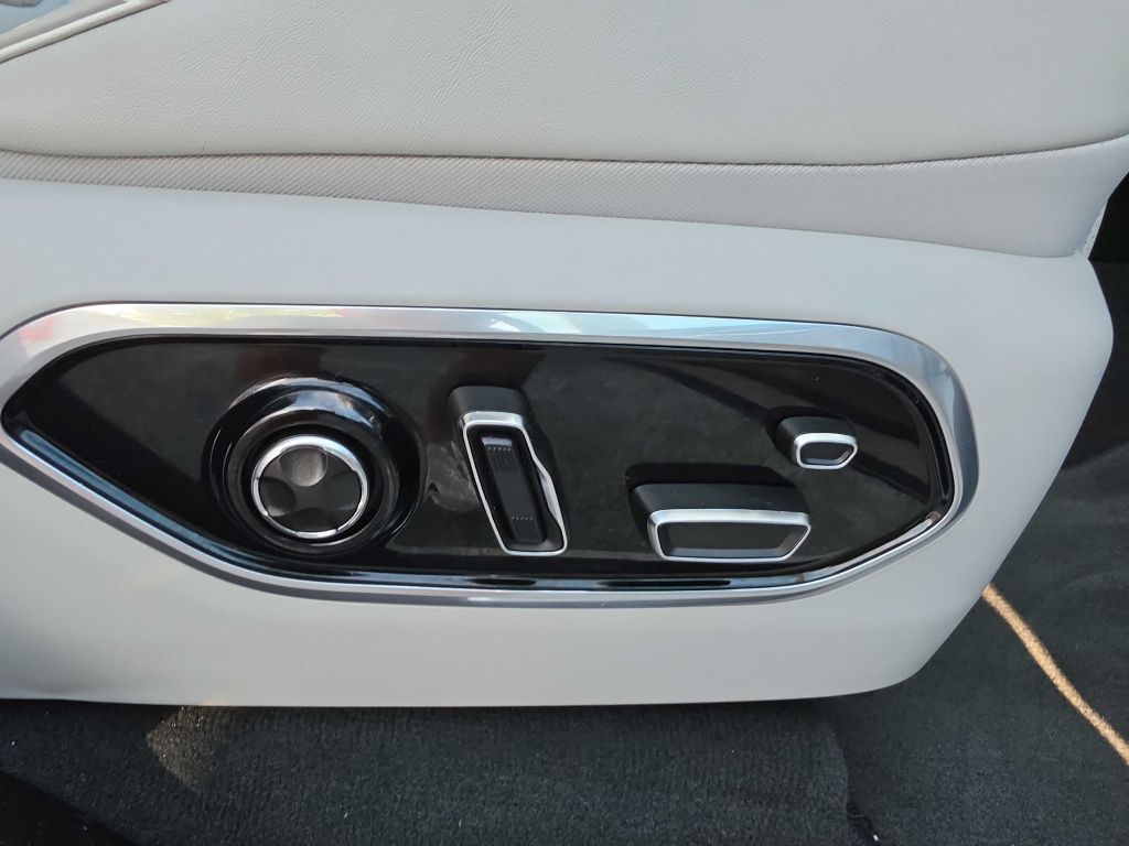 Jeep Grand Cherokee photo 19