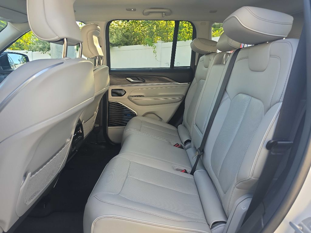 Jeep Grand Cherokee photo 21
