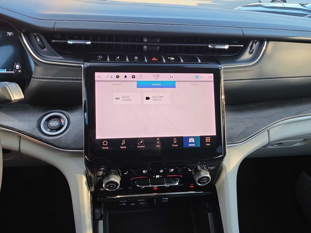 Jeep Grand Cherokee photo 24