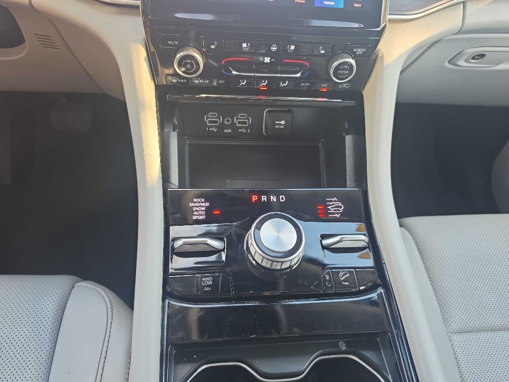 Jeep Grand Cherokee photo 25