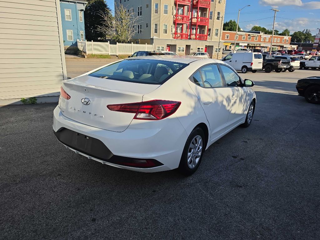 Hyundai Elantra photo 6