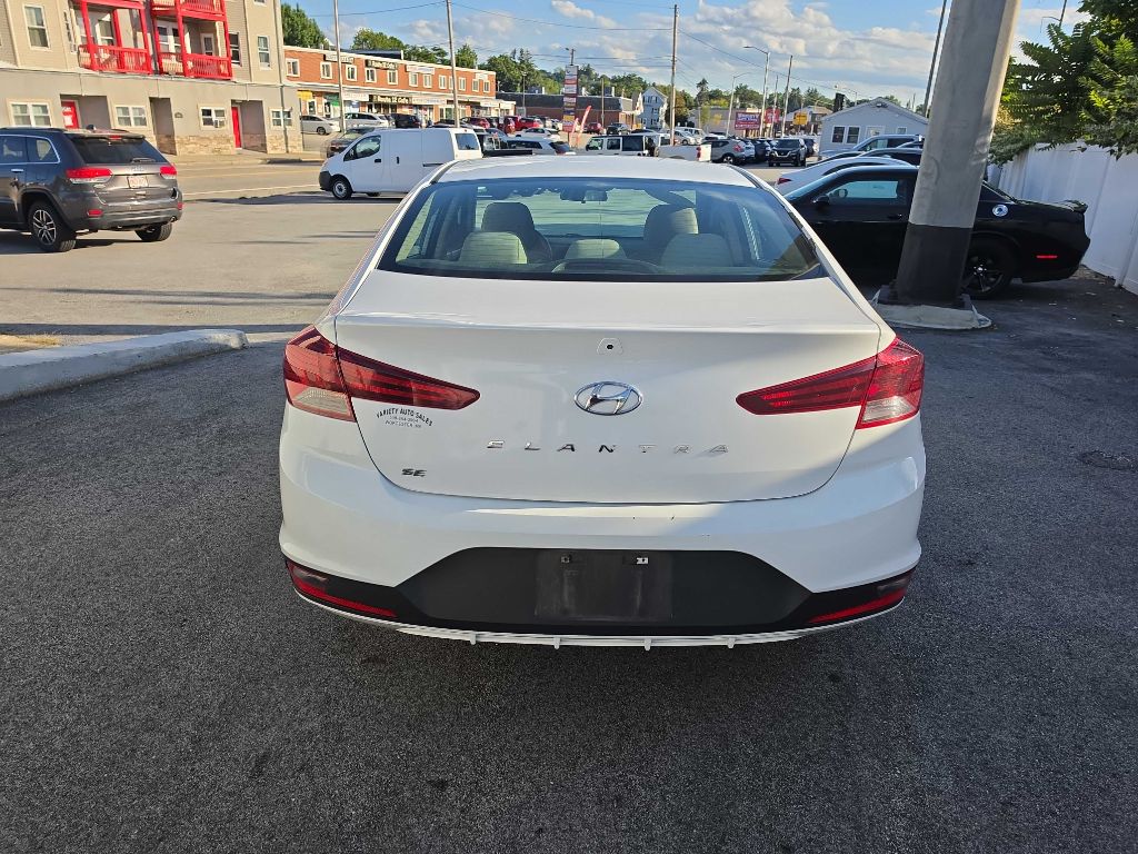 Hyundai Elantra photo 7