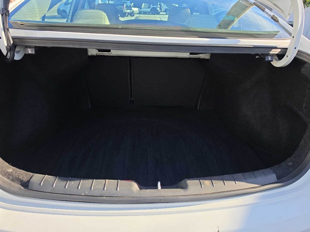 Hyundai Elantra photo 8