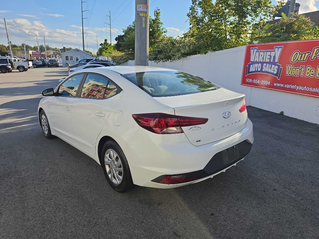Hyundai Elantra photo 9