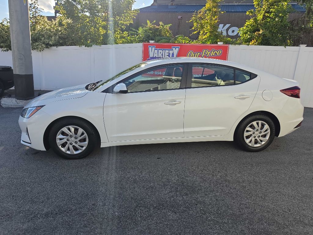 Hyundai Elantra photo 10