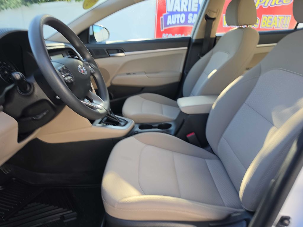 Hyundai Elantra photo 14